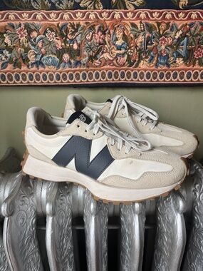 New Balance 9060 Cream and Navy size 9